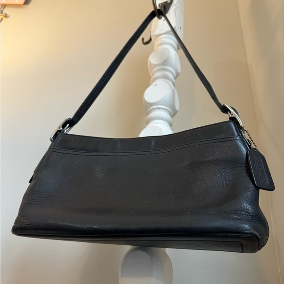 Coach Vintage Legacy Shoulder Bag 9861 – Black Glove-Tanned Leather (2002) - Picture 4 of 13